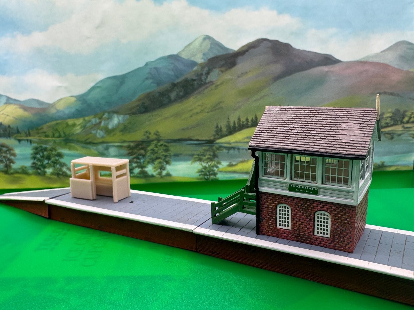 2PK N Gauge Modern Platform Shelter – 1:148 Scale | Resin 3D Printed | UK Style